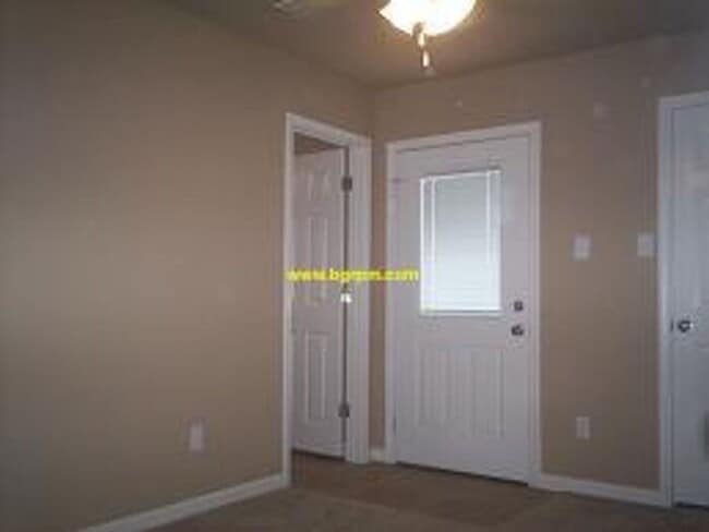 Building Photo - Stanphil Rd. Duplex. 2 BD, 2 BA.