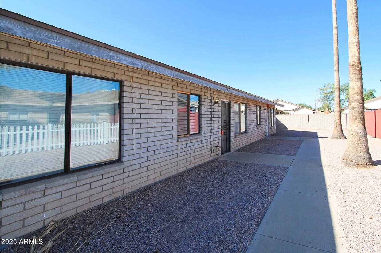 Primary Photo - 4704 E Caballero St