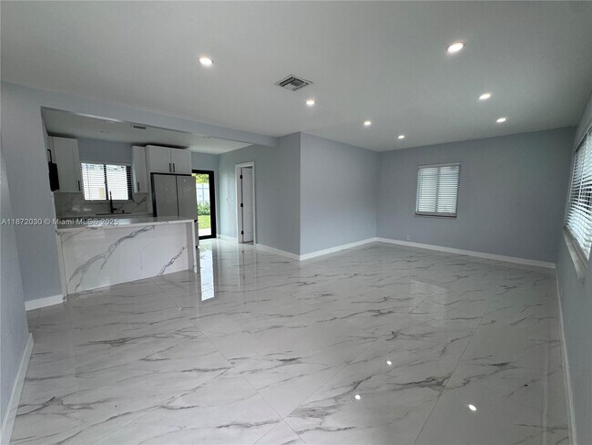 Foto del edificio - 16440 NE 10th Ave