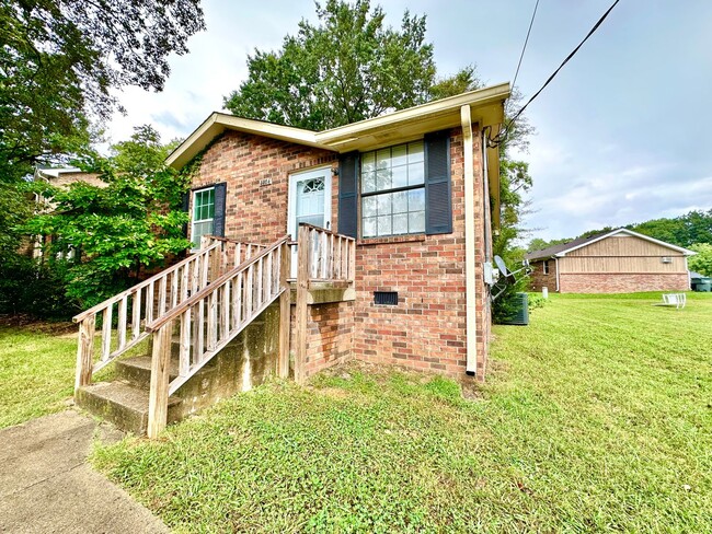 Photo - Spectacular Special - $1/2 OFF First Month's Rent & Stanley Travel Cup ($40.00 Value) House