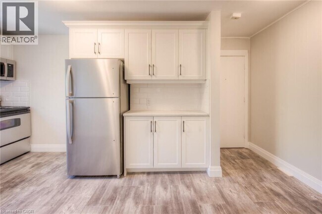 Photo du bâtiment - 158 Erb St E