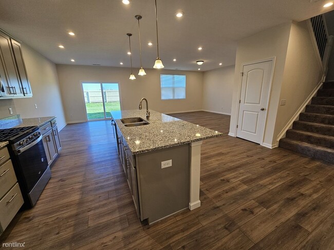 Building Photo - 4 br, 2.5 bath House - 1216 Lake Forest Dr