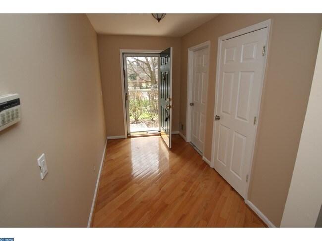 Building Photo - 3314 Woodland Cir