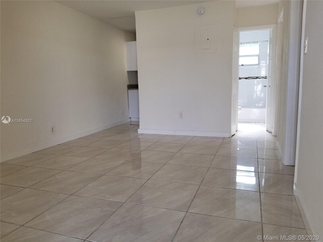 Foto principal - 2571 NW 13TH Ct