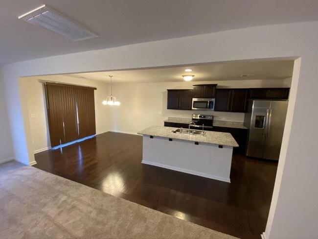 Foto del edificio - 587 Kimpton Drive