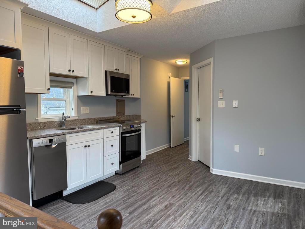 Foto del edificio - 353 Savannah Rd