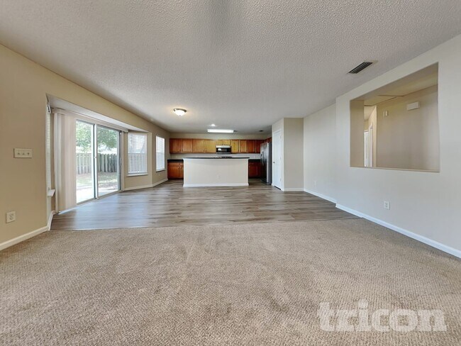 Foto del edificio - 7134 Beekman Lake Dr