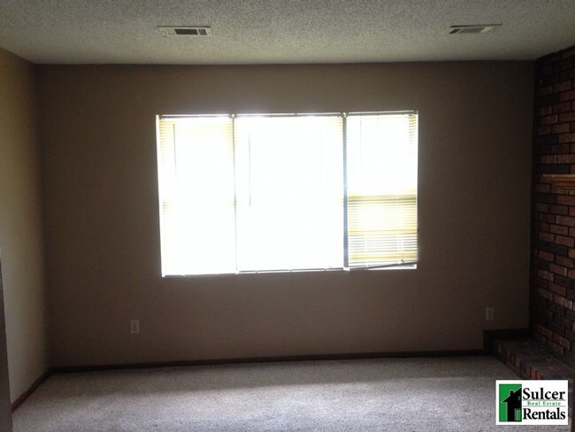 Foto del edificio - Roomy Townhouse Apartment - Residential Ne...