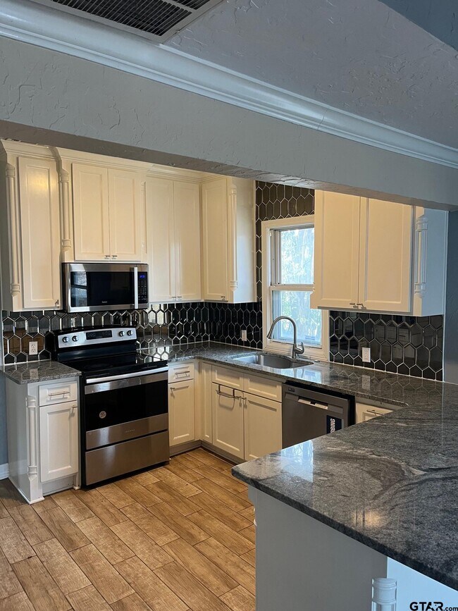 Foto del edificio - 803 S Vine Ave