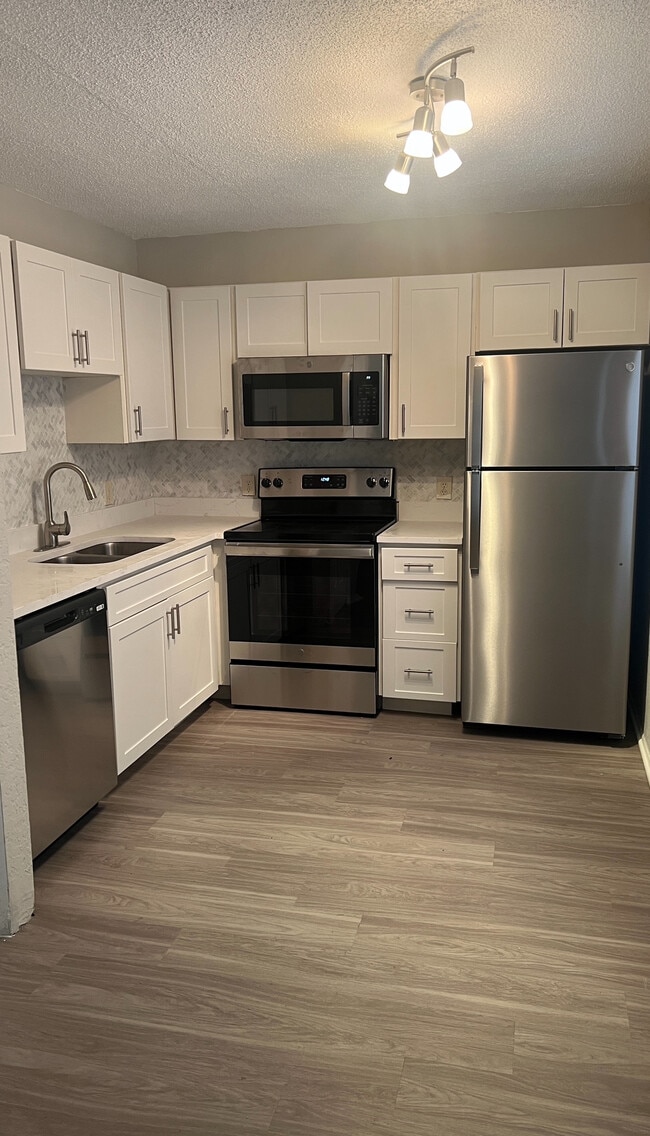 Building Photo - The Apartments at Oak Creek