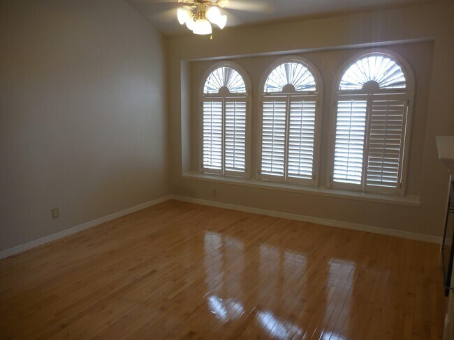 Building Photo - 11901 Van Gogh Dr