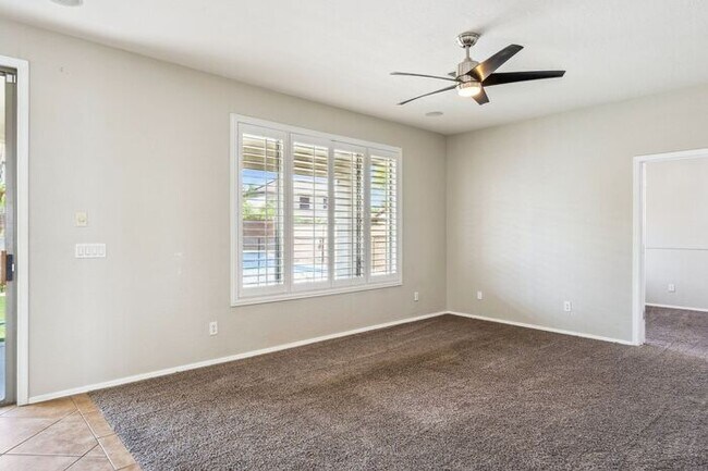 Foto del edificio - Beautiful 5 Bedroom 3 Bath home