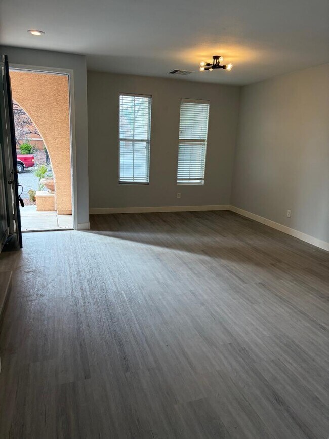 Foto del edificio - 10244 Jersey Shore Ave