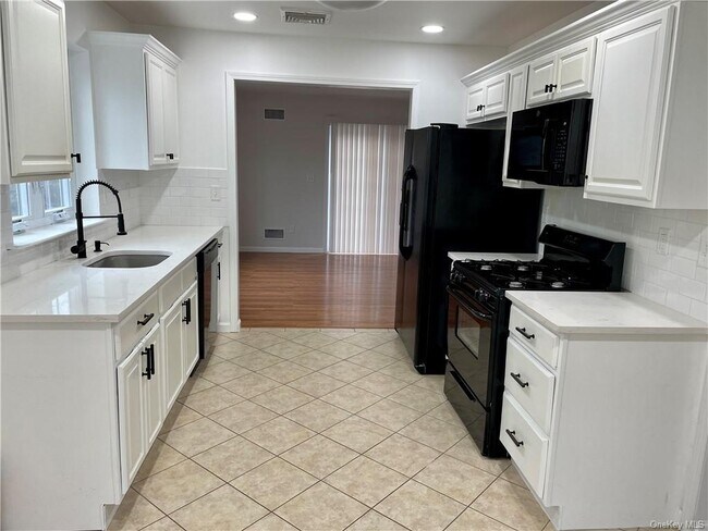 Building Photo - 167 Excelsior Ave