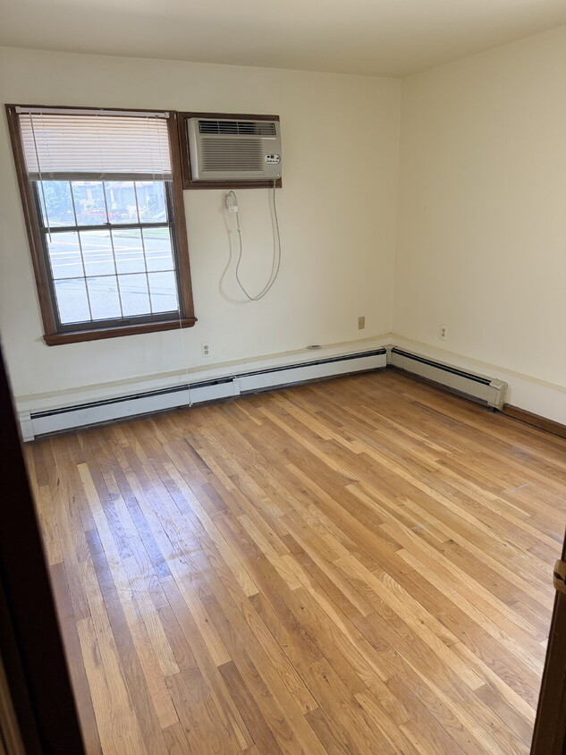 Photo - "Charming 1-Bedroom Retreat in Woodridge – Ideal Location at 95 4th St!"