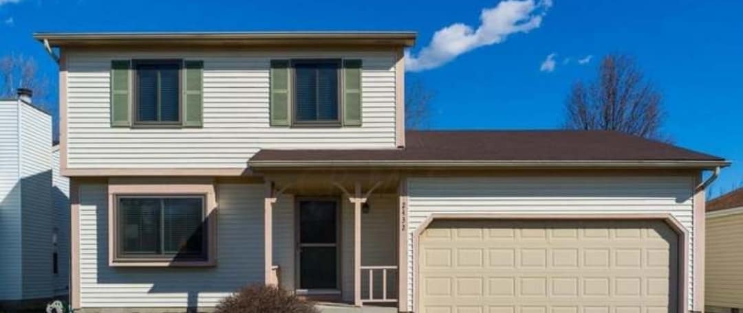 Frente - 2432 Sawbury Blvd