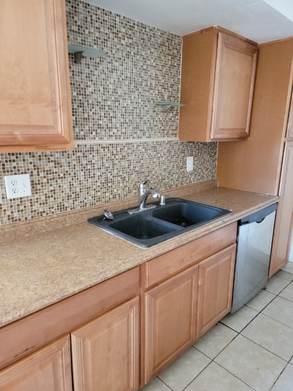 Foto del edificio - 1008 Willow Tree Dr