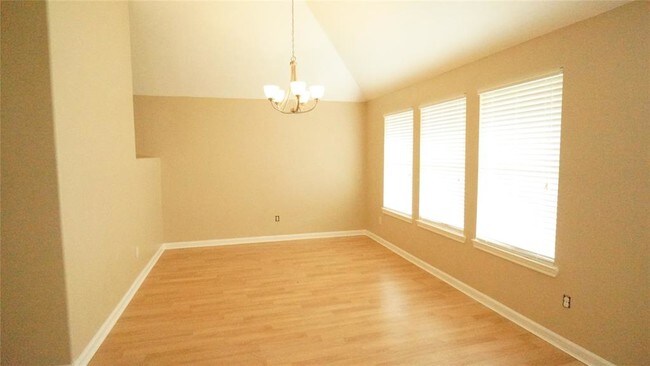 Building Photo - 20315 Fairfield Park Way