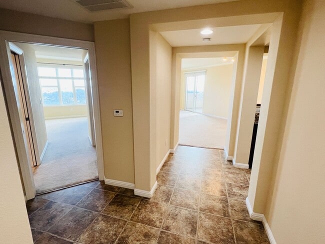 Building Photo - Beautiful Penthouse Condo with Gorgeous Ba...
