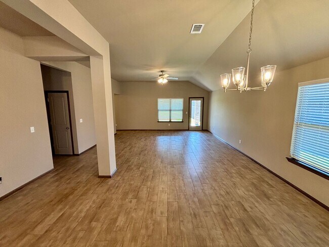 Building Photo - Wonderful 3 Bed 2 Bath Home in Norman
