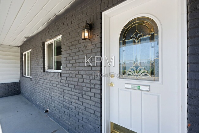 Building Photo - 2155 Portola Ave