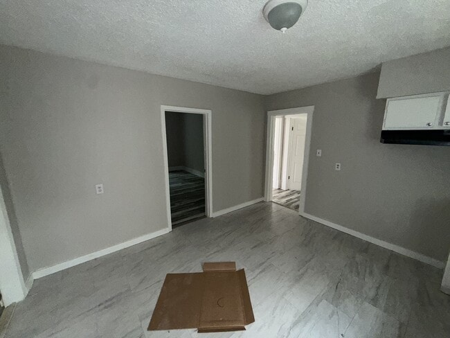Photo - 1057 College St- House