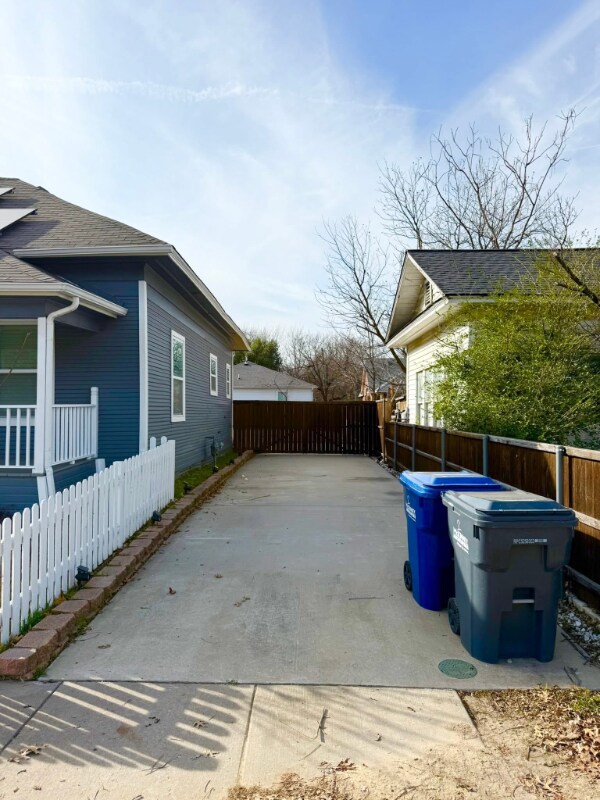 Building Photo - 1305 Florence St