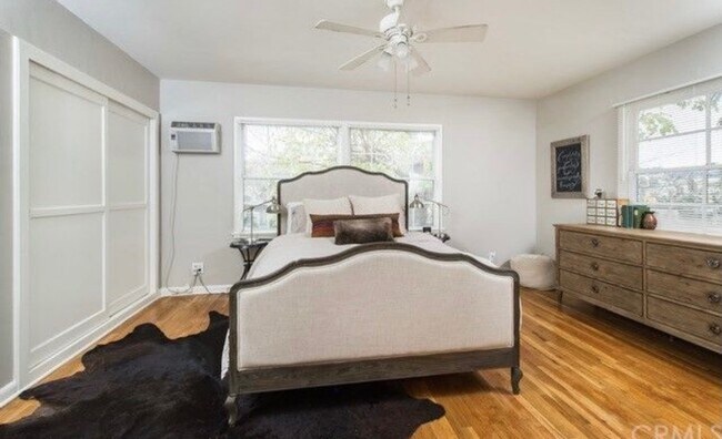 Building Photo - 11755 Moorpark St