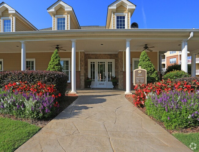 Oficina de arrendamiento y casa club para residentes - Colton Creek