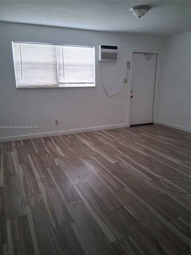 Foto del edificio - 2710 NW 6th St