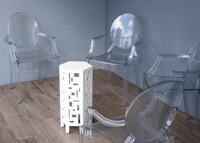 Building Photo - 68 SE 6th St