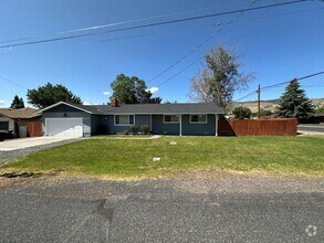 Building Photo - 5301 Bel Aire Dr