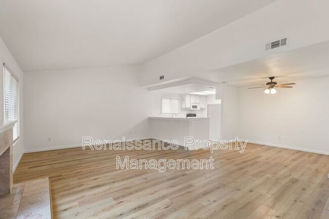 Building Photo - 480 Amber Ct