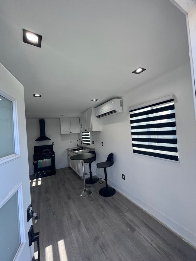 Building Photo - 5534 Cerritos Ave