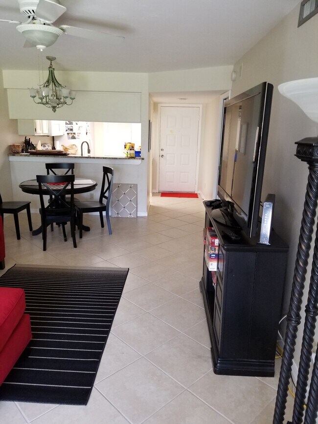 Foto del edificio - 5825 Rattlesnake Hammock Rd