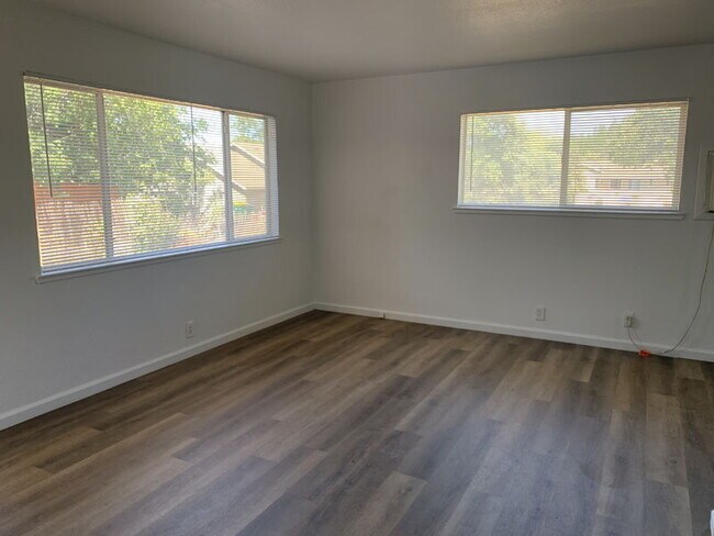 Foto del edificio - Freshly remodeled duplex in Diamond Springs
