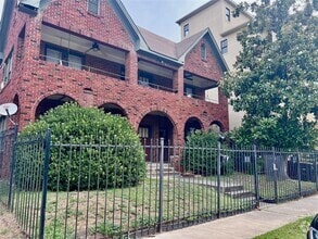 Building Photo - 320 W Polk St