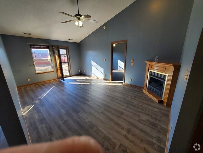 Building Photo - 2450 Hopkins Dr