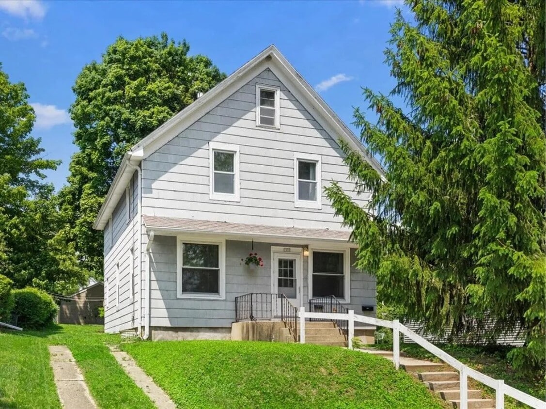 Front of House - 1052 Poplar St