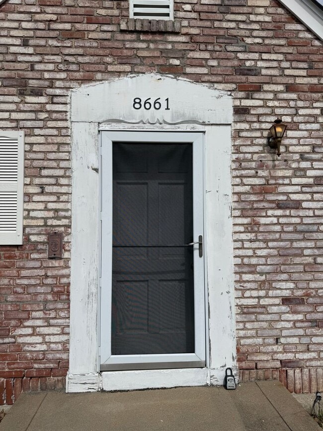 Building Photo - 8661 Litzsinger Rd