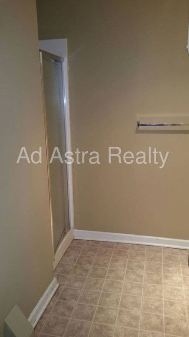 Building Photo - Shawnee Duplex-Available NOW!!