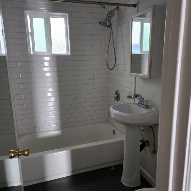 Building Photo - 829 N Formosa Ave