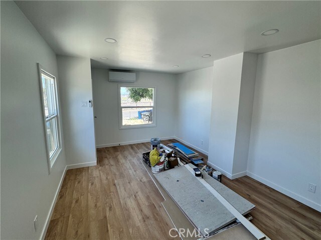 Building Photo - 924 E Lanzit Ave