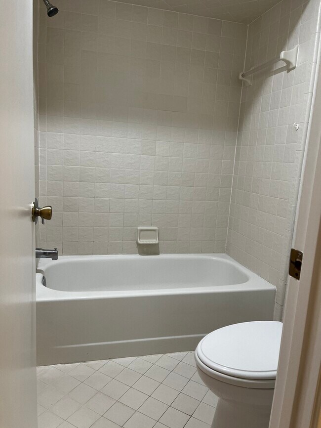Building Photo - 144 La Pasada Cir W