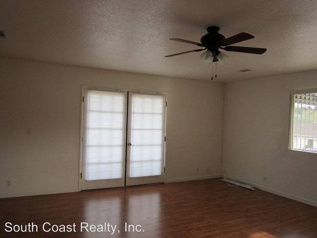 Building Photo - 4986 Rhoads Ave