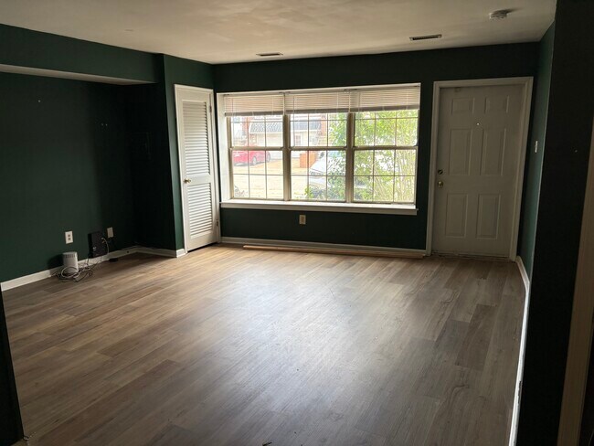 Bright living room - 203 Rock St