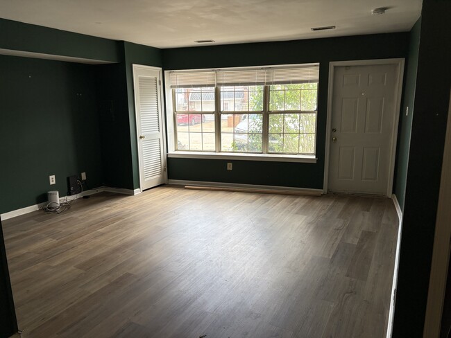 Bright living room - 203 Rock St