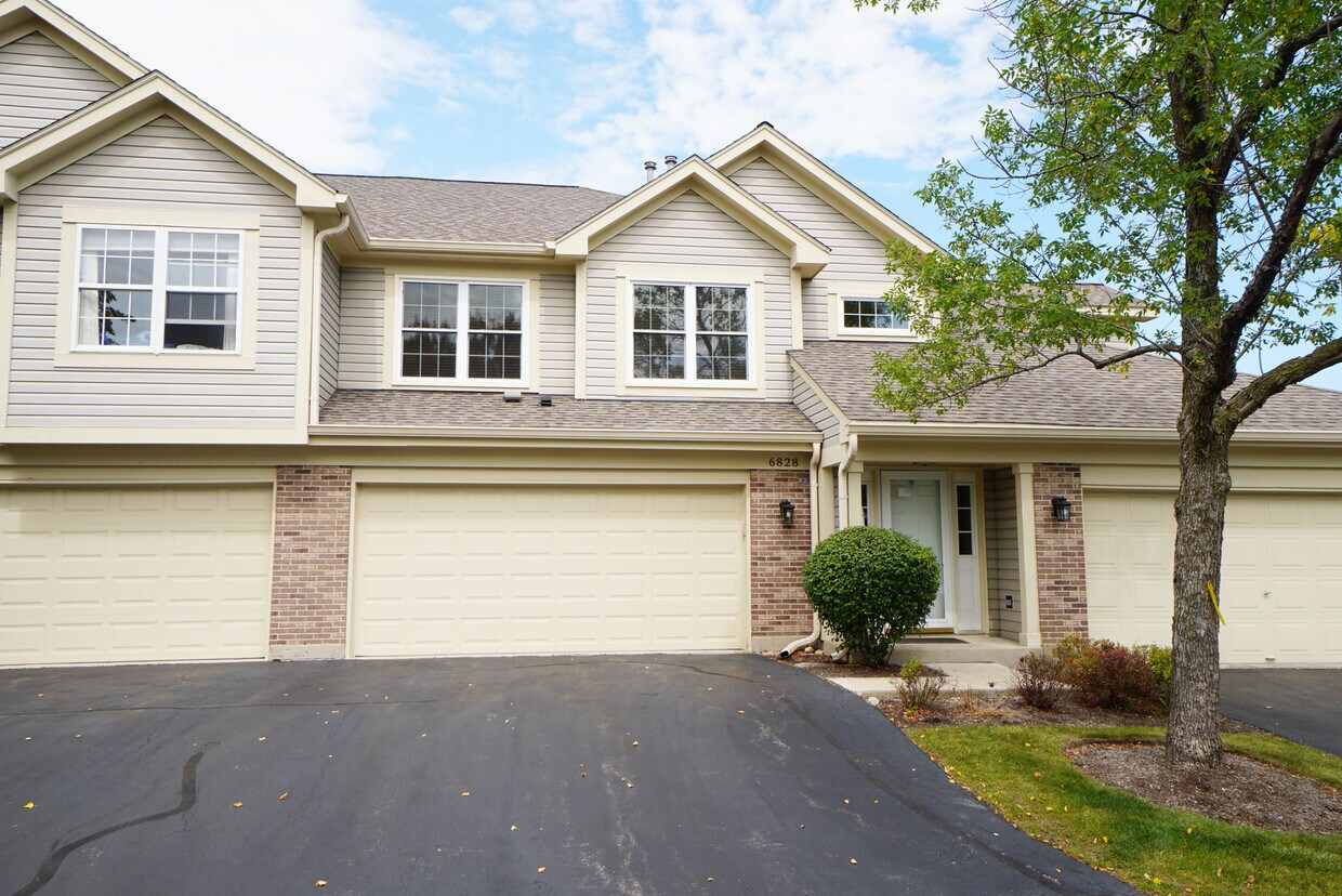 6828 W Monticello Ct, Gurnee, IL 60031 Townhome Rentals in Gurnee IL