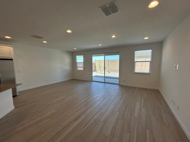 Foto del edificio - 5974 N 192nd Dr