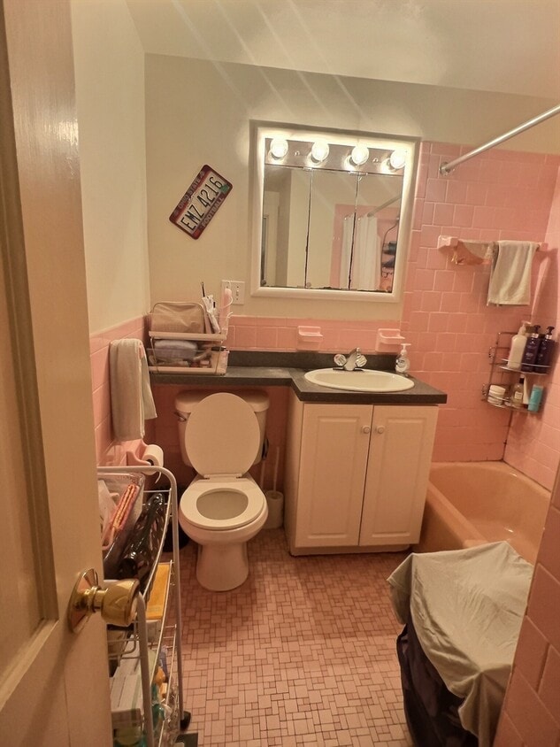 Building Photo - 22 Garrison Rd